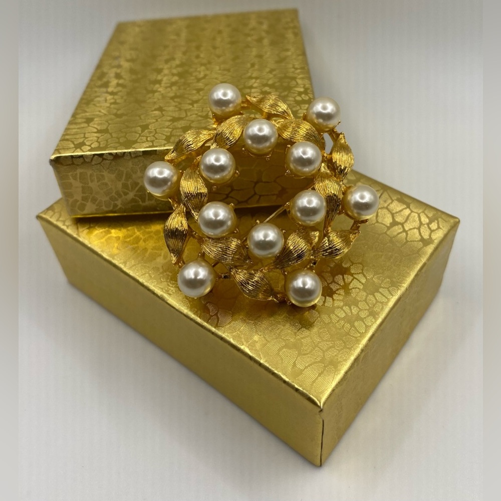 Napier Gold Tone Faux Pearl Leaf Brooch - Picture 4 of 9